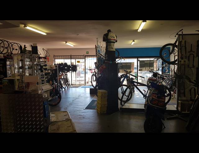 200M² BUSINESS TO LET IN BELLVILLE CENTRAL